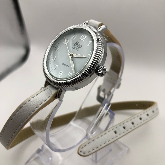 Bass Est. 1876 Women’s Watch Long Strap White Band Silver Bezel (New Battery) - Picture 4 of 9